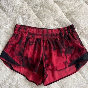 Lululemon Hotty Hot LR Short 2.5" 
Lined size 6 , color :’multicolor red/black
